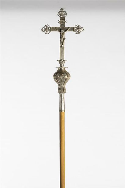 Croix de procession en bronze argenté 
18°...