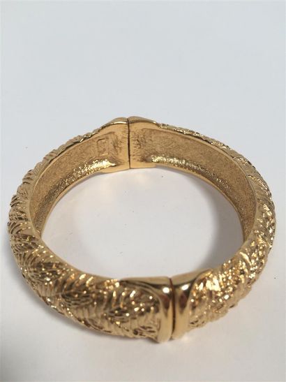 YVES SAINT LAURENT. Bracelet jonc ouvrant...