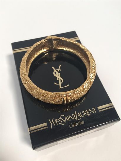 YVES SAINT LAURENT. Bracelet jonc ouvrant...