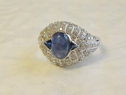 Bague en or blanc (750) 18K, dôme ajouré...