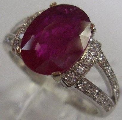 Bague corps en V en or blanc 18k (750) ornée...