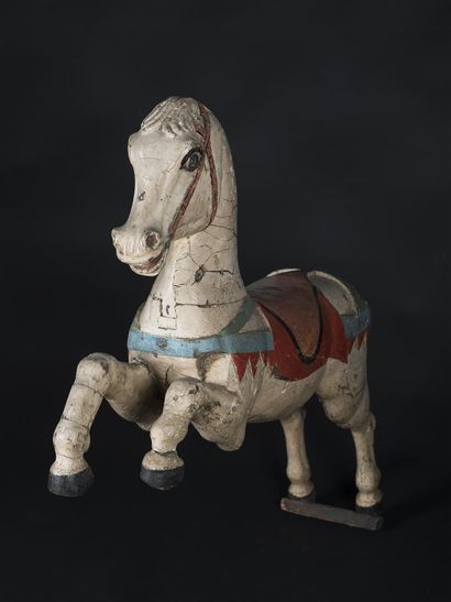 Cheval de manège en bois laqué polychrome
Vers...