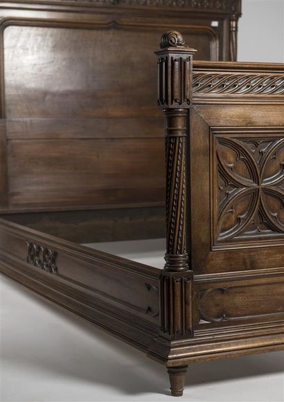 Important mobilier de chambre à coucher en...