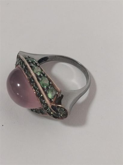 Bague en argent (925) formant navette, sertie...