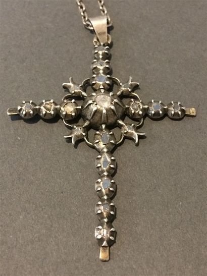 Croix en argent et vermeil sertie de diamants...
