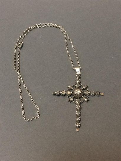 Croix en argent et vermeil sertie de diamants...