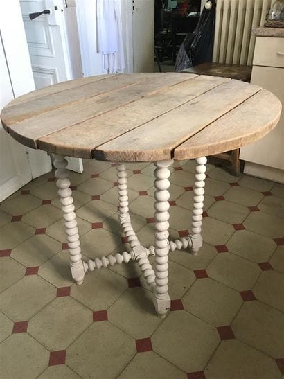 Table en bois clair