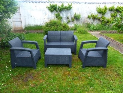 Salon de jardin deux fauteuil un canapé,...