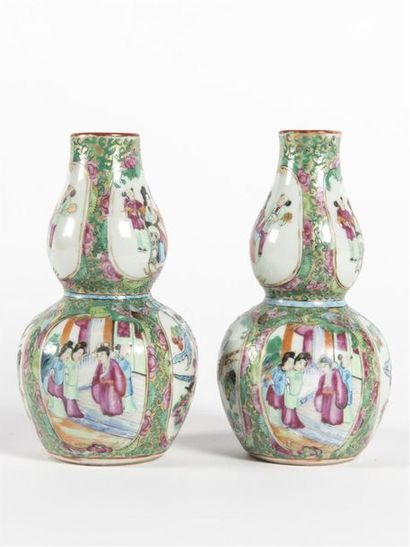 Chine, Canton, paire de vases à bulbes en...