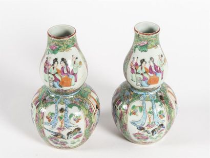 Chine, Canton, paire de vases à bulbes en...