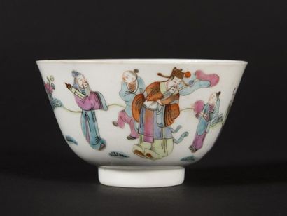 Chine, Coupe sorbet en porcelaine émaillée...