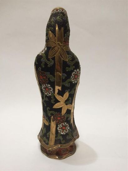 Japon,, Sastuma, Gua nin en porcelaine
Signée...