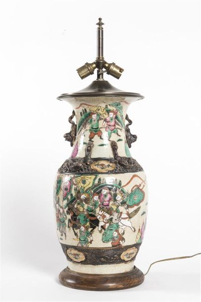 Japon vase monté en lampe
H: 35 cm
Accidenté...