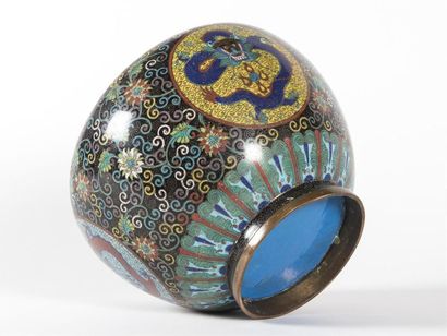 Chine Cache pot en bronze cloisonné
H : 19...