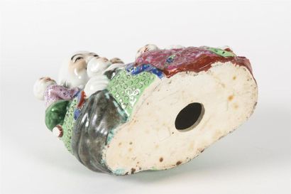 Chine Hoho en porcelaine polychrome 
Marques...