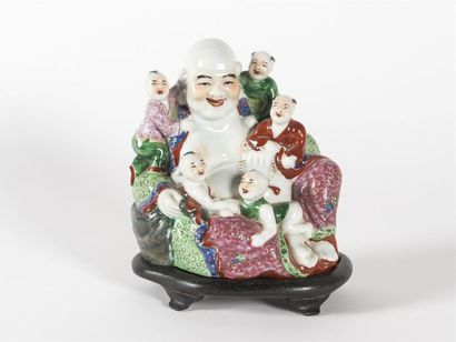 Chine Hoho en porcelaine polychrome 
Marques...