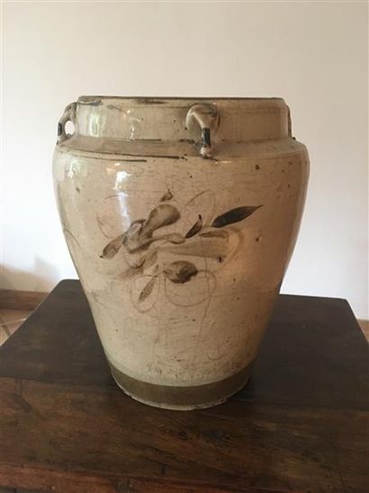 Vietnam, 
vase en porcelaine à couverte crème...