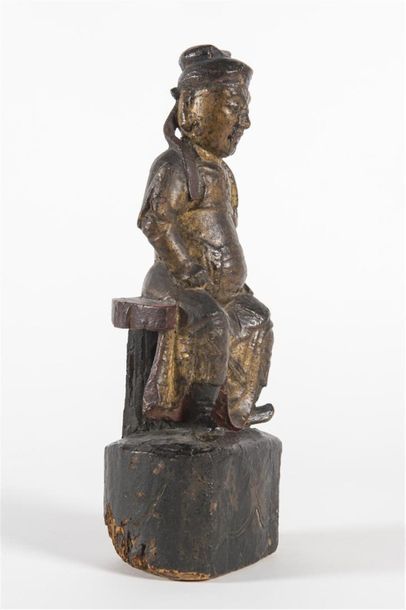 CHINE dignitaire assis, 
Sujet en bois sculpté
H:...