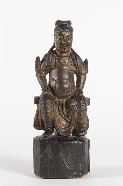 CHINE dignitaire assis, 
Sujet en bois sculpté
H:...