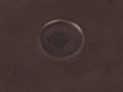 Chine, Grand pot à pinceaux en grès rouge...