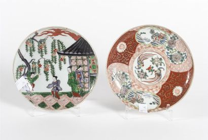 Chine, Deux petits plats creux en porcelaine...