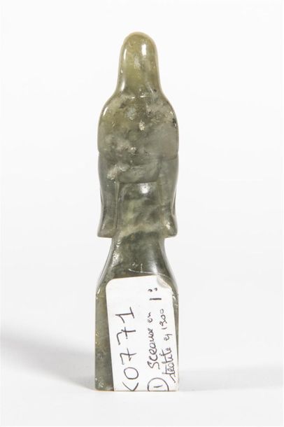 CHINE, cachet en jade vert nuancé, figurant...