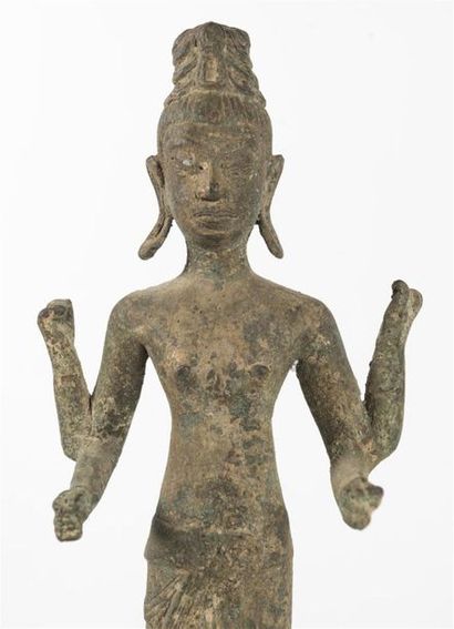 Cambodge , 20ème siècle
Sujet en bronze patiné
H...