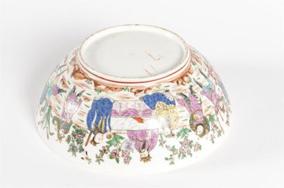 Chine,Coupe en porcelaine à décor polychrome...