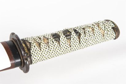 Grand tanto (lame de 30 cm)
Gorge sur la...