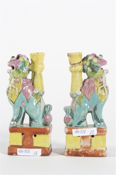 Chine, Paire de chiens de FO porte-encens...