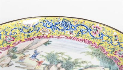 CHINE, CANTON, Coupe en cuive émaillé, à...