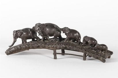 Eléphant en régule patiné
Travail Indochinois
(accident)
H:...