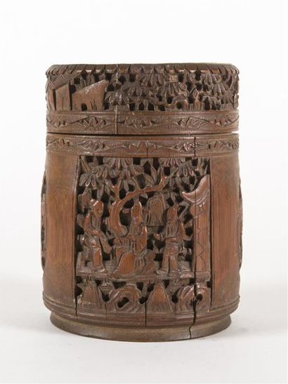 CHINE Pot couvert en bambou sculpté en relief...