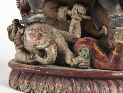 Inde, Statue de divinité Hindou en bois polychrome
H:...