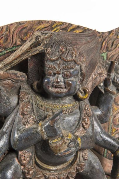 Inde, Statue de divinité Hindou en bois polychrome
H:...