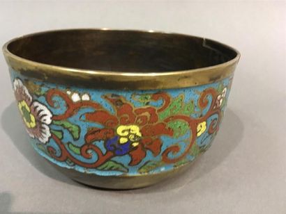 Chine, Bol cloisonné 
19ème siècle
Restaurations...