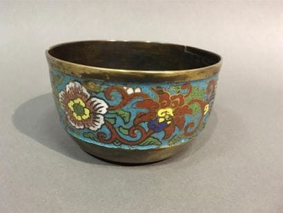 Chine, Bol cloisonné 
19ème siècle
Restaurations...