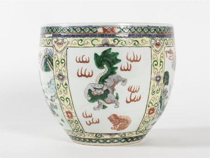 Chine, Aquarium en porcelaine aux émaux de...