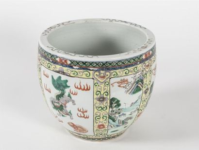 Chine, Aquarium en porcelaine aux émaux de...