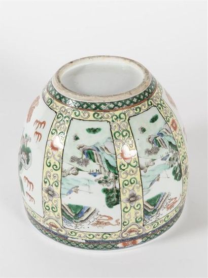 Chine, Aquarium en porcelaine aux émaux de...