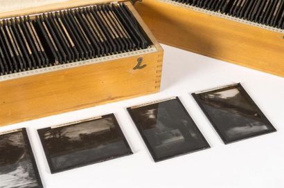 Plaques photographiques en verre sur le Japon
Deux...