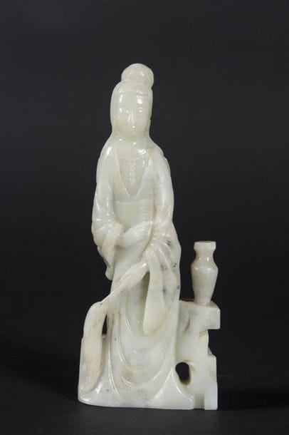 Chine, Gua nin en jade néphrite
 H : 20 cm
Un...