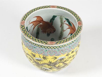 Aquarium en porcelaine à décor de dragons
Fin...
