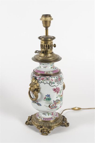 CHINE Vase rouleau en porcelaine 
Fin dynastie...