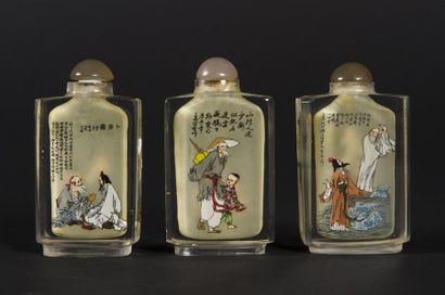Trois tabatières en verre émaillé
H: 8 c...