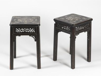 Paire de tabourets en bois fer 
Incrustation...