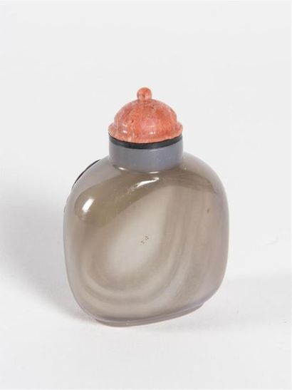 Chine,Tabatière en agate sculptée en relief...