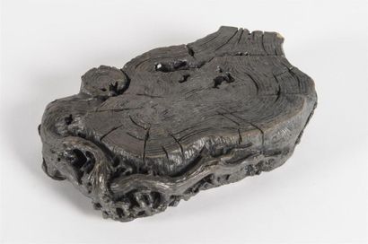 Pierre à encre 
Sujet en pierre sculpté 
H...