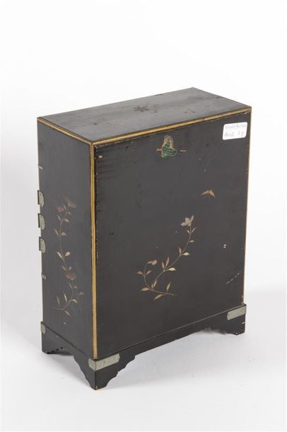 Japon, Cabinet en laque 
fin 19ème siècle
H:...