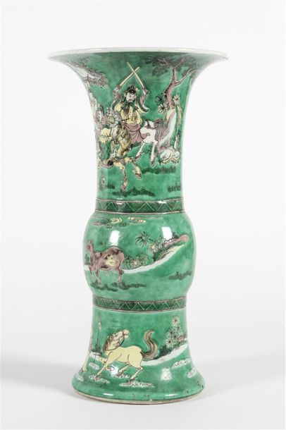 Chine, Important vase Gu en porcelaine à...